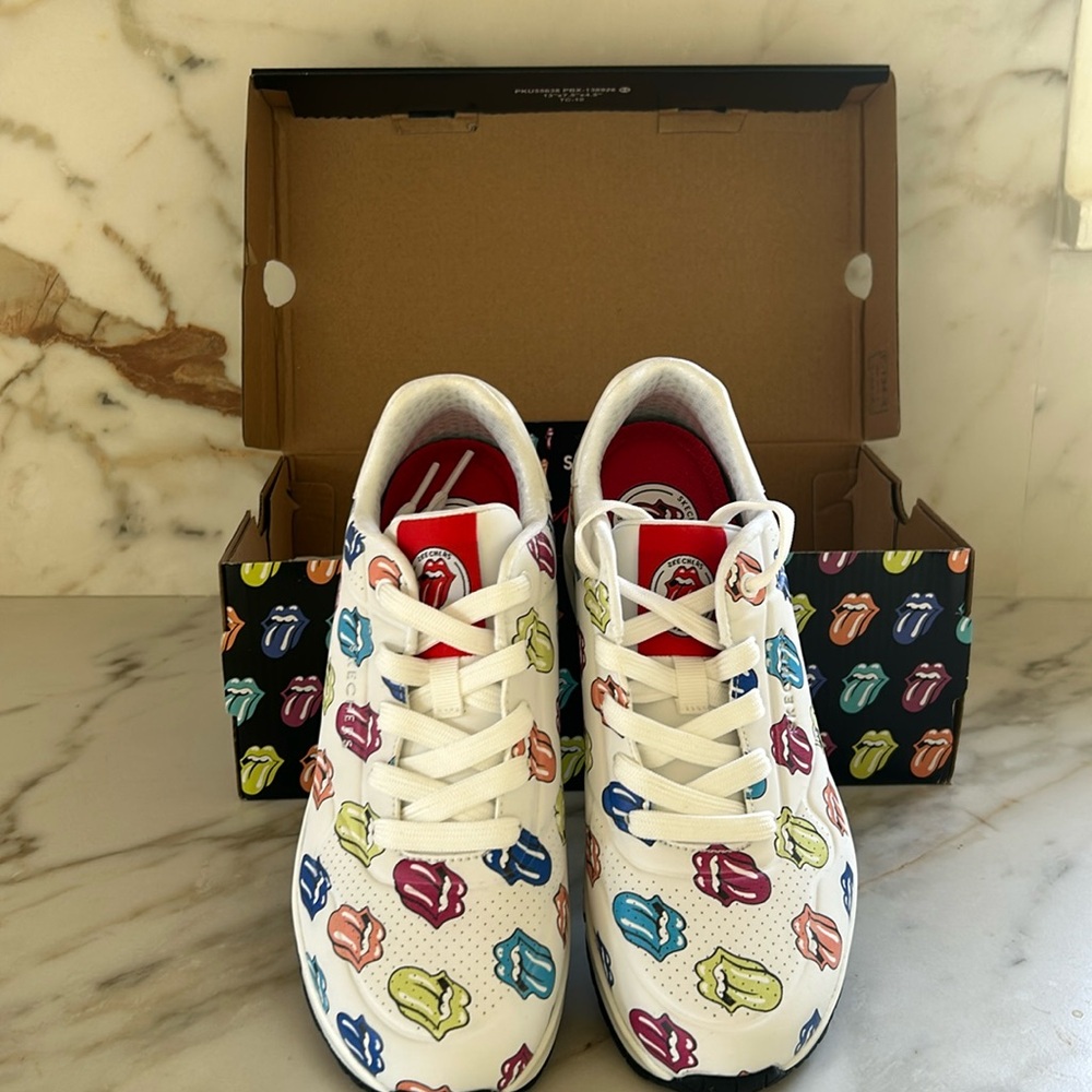 Sketchers Rolling Stones Street Uno Sneaker! Size 8
Discontinued Style!